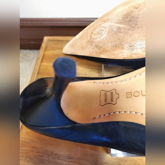 Boutique 9, Kelsey Black Leather Pump with Gold Buckle and Suede accent, Sz 10 - Picture 12 of 13